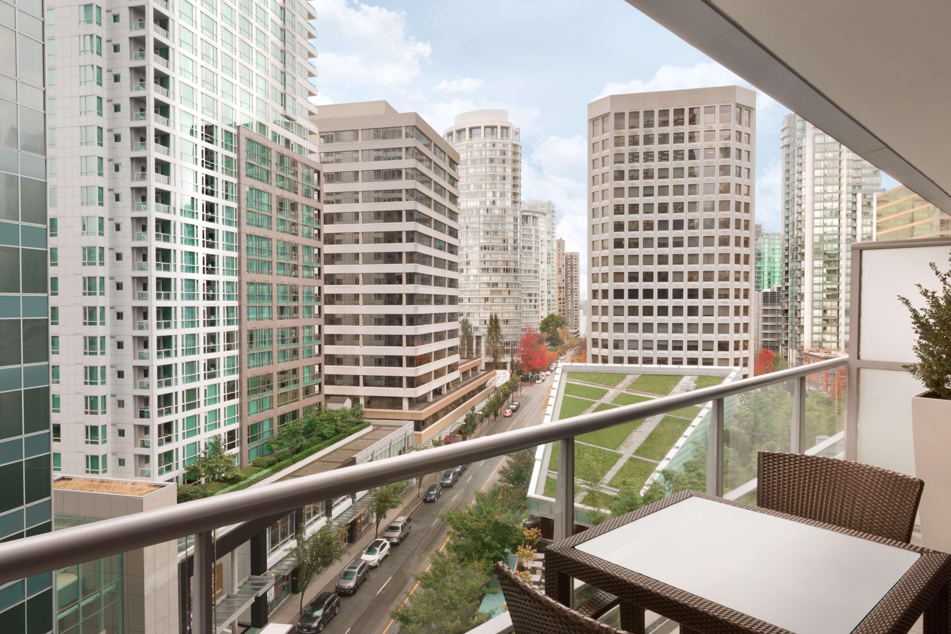 Shangri-La Vancouver Hotel Exterior photo